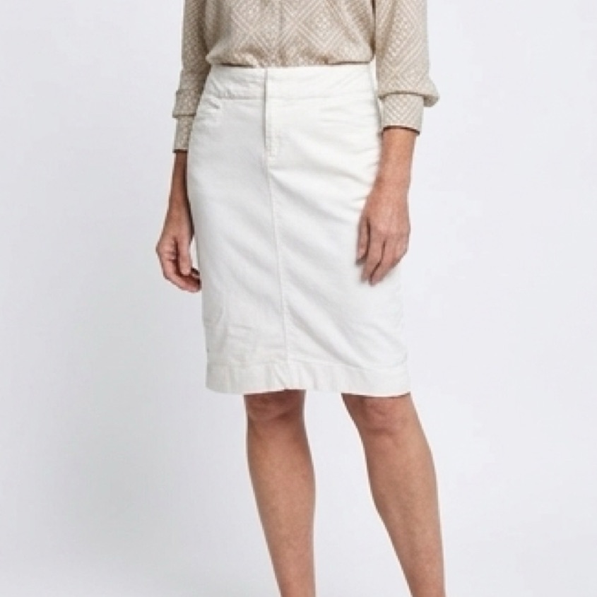 Banana Republic White Pencil Stretch Skirt - Clean Tailored Silhouette Petite 0
